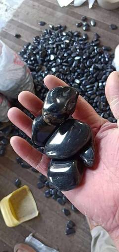 德州黑白鹅卵石黑色鹅卵石3-5公分各类黑色鹅卵石生产销售